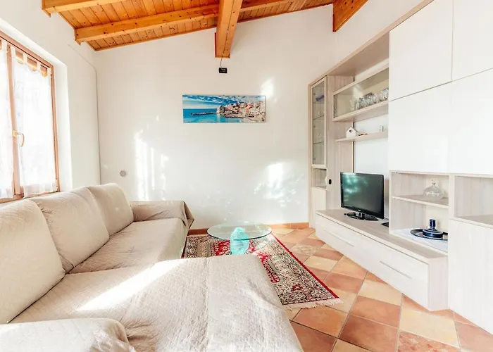 Sea View - Private Pool Overlooking The Sea * Leivi